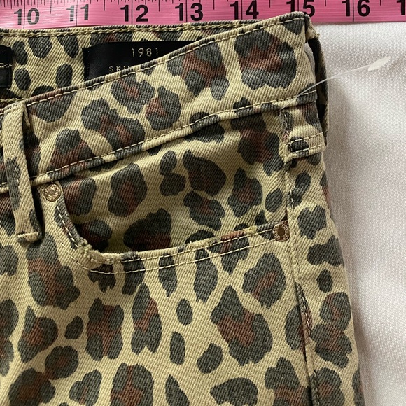 Guess | Animal Print High Rise Jeans NWOT - Picture 5 of 12
